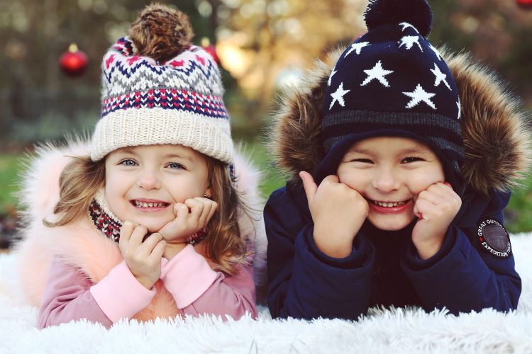 children at winter photoshooting