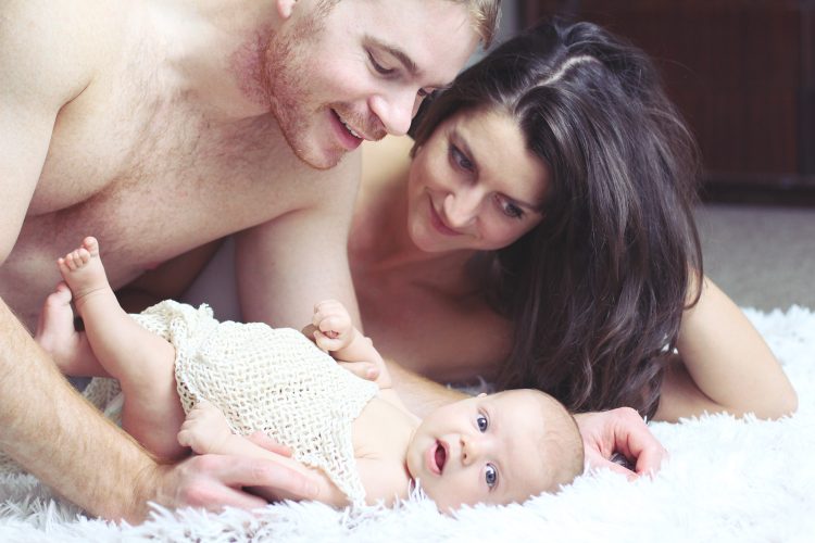 šťastná rodinka se svoji dcerou