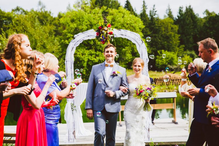 novomanželé a bublifuky