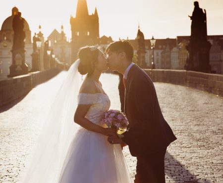 Sesión fotográfica nupcial al amanecer en Praga
